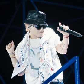 BÙNG NỔ VISUAL SƠN TÙNG M-TP VỚI TÓC HỒNG MULLET 